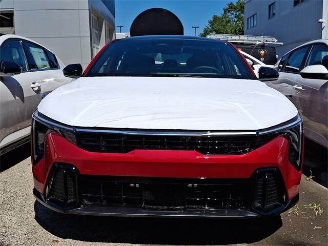 2025 Kia K4 GT-Line photo 2