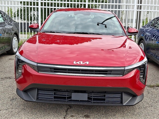 2025 Kia K4 LXS photo 2