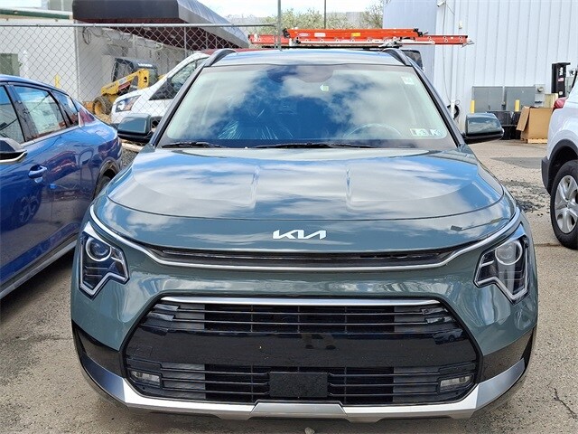 2025 Kia Niro EX Touring photo 2