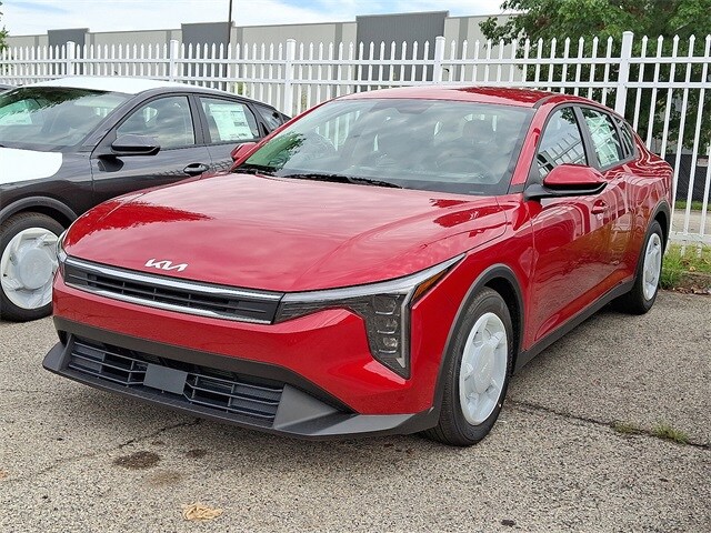 2025 Kia K4 LXS photo 3