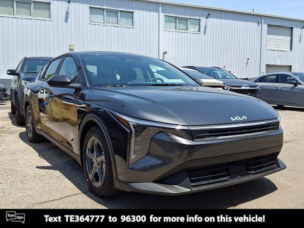 New 2026 Kia K4 LXS Sedan