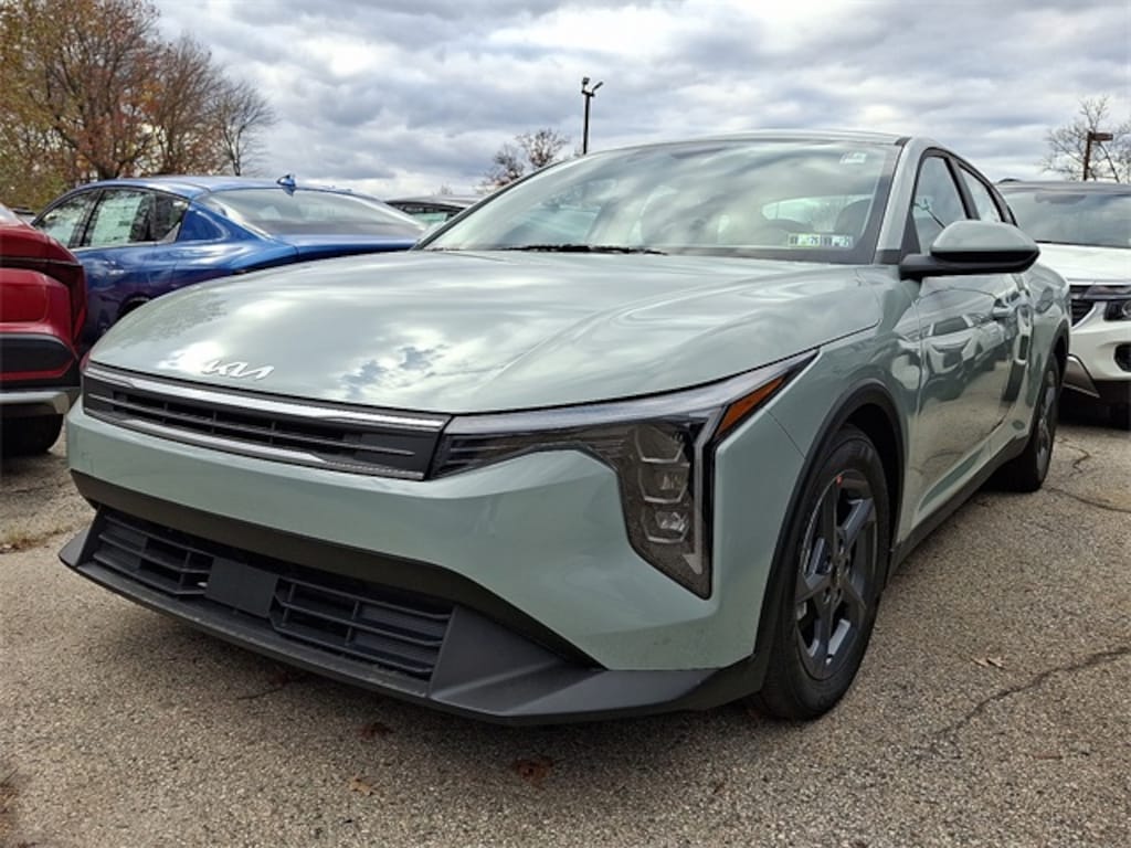New 2025 Kia K4 LXS Sedan