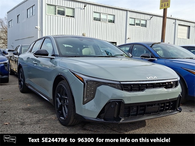 2025 Kia K4 GT-Line Turbo's photo