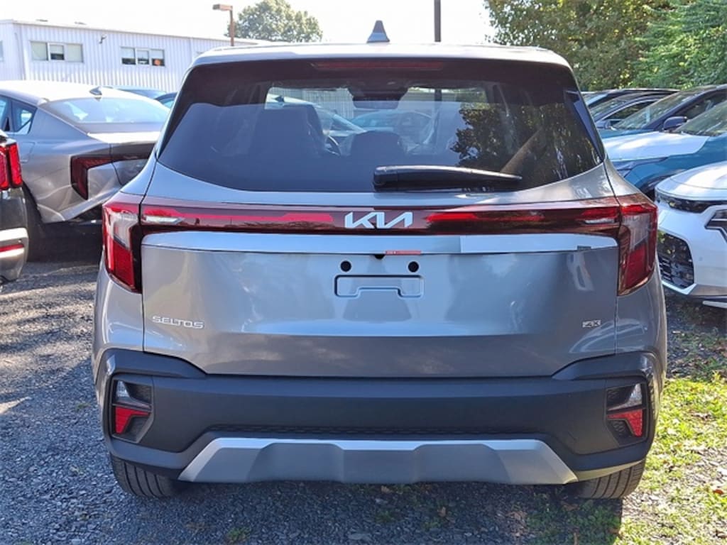 New 2026 Kia Seltos LX SUV