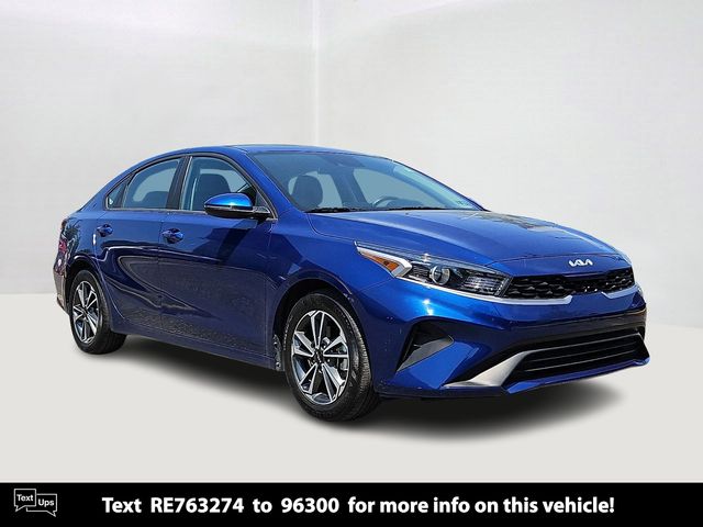 2024 Kia Forte LXS AT's photo