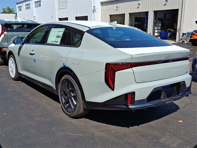 2025 Kia K4 GT-Line Turbo photo 2