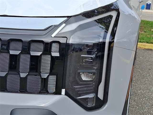 2026 Kia Sportage Plug-In Hybrid X-Line photo 4