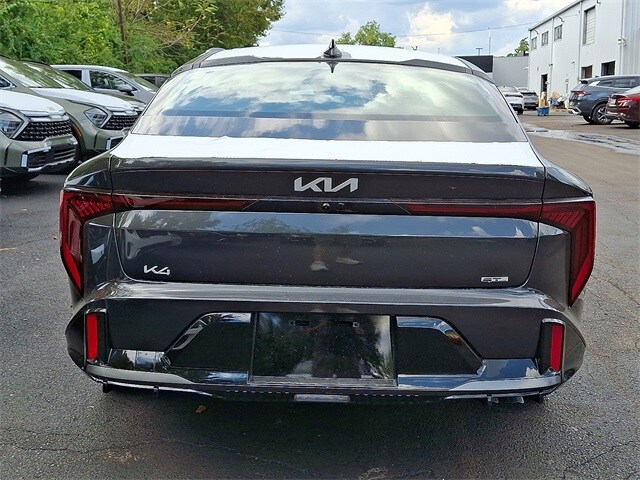 2025 Kia K4 GT-Line Turbo photo 2