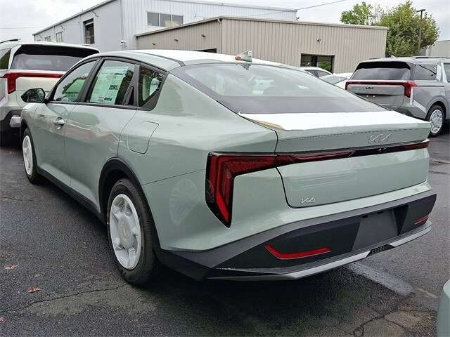 2025 Kia K4 LXS photo 2