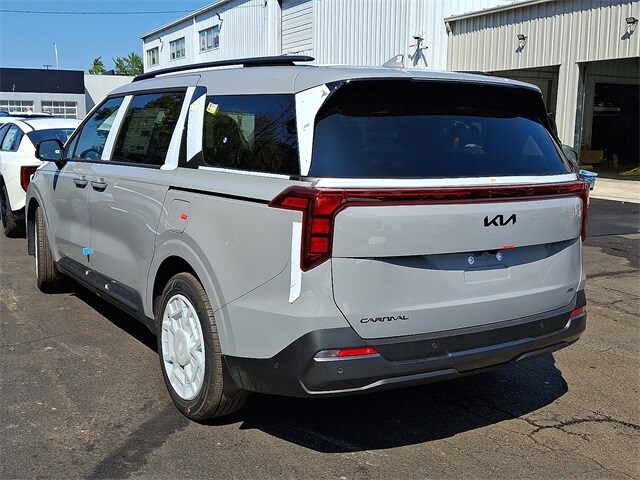 2026 Kia Carnival SX photo 2