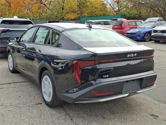 2025 Kia K4 LXS photo 2