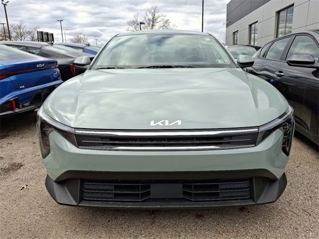 New 2025 Kia K4 LXS Sedan