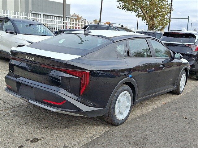 2025 Kia K4 LXS photo 3