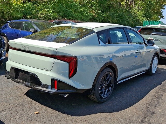 2025 Kia K4 GT-Line Turbo photo 3
