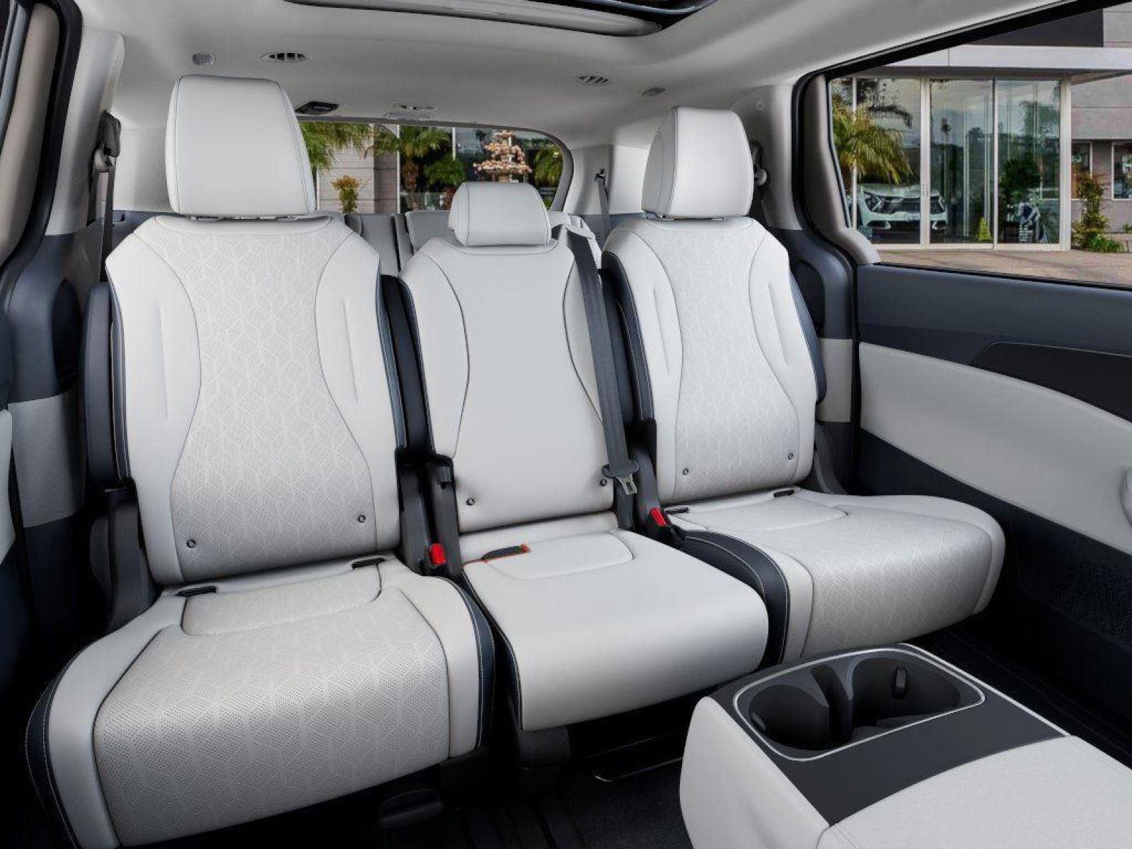 2026 Kia Carnival SX - Photo 16