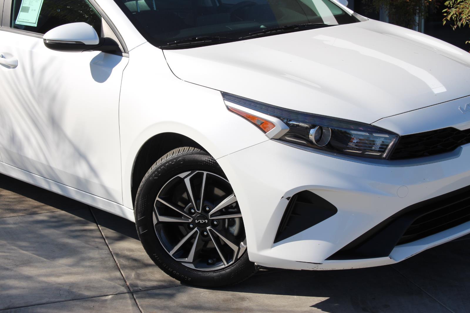 2024 Kia Forte LXS photo 3