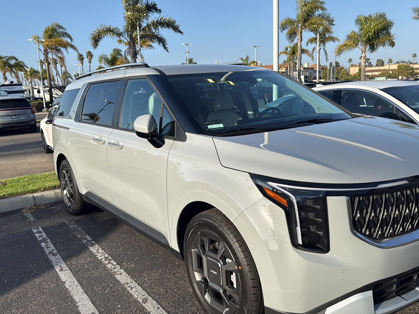 2025 Kia Sedona EX HEV's photo