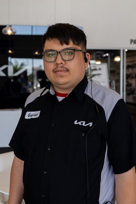 Staff member Gabriel from ID_2c1bcb