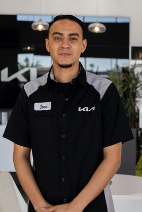 Staff member Ivan from ID_2c1bcb