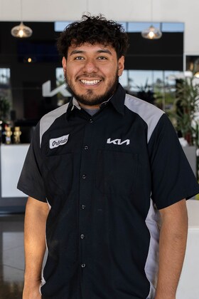 Staff member Orlando from ID_2c1bcb