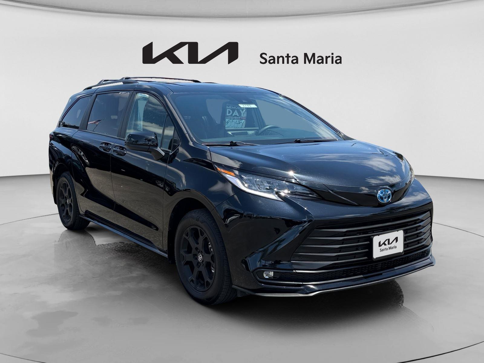 2025 Toyota Sienna Woodland Edition Hybrid AWD's photo
