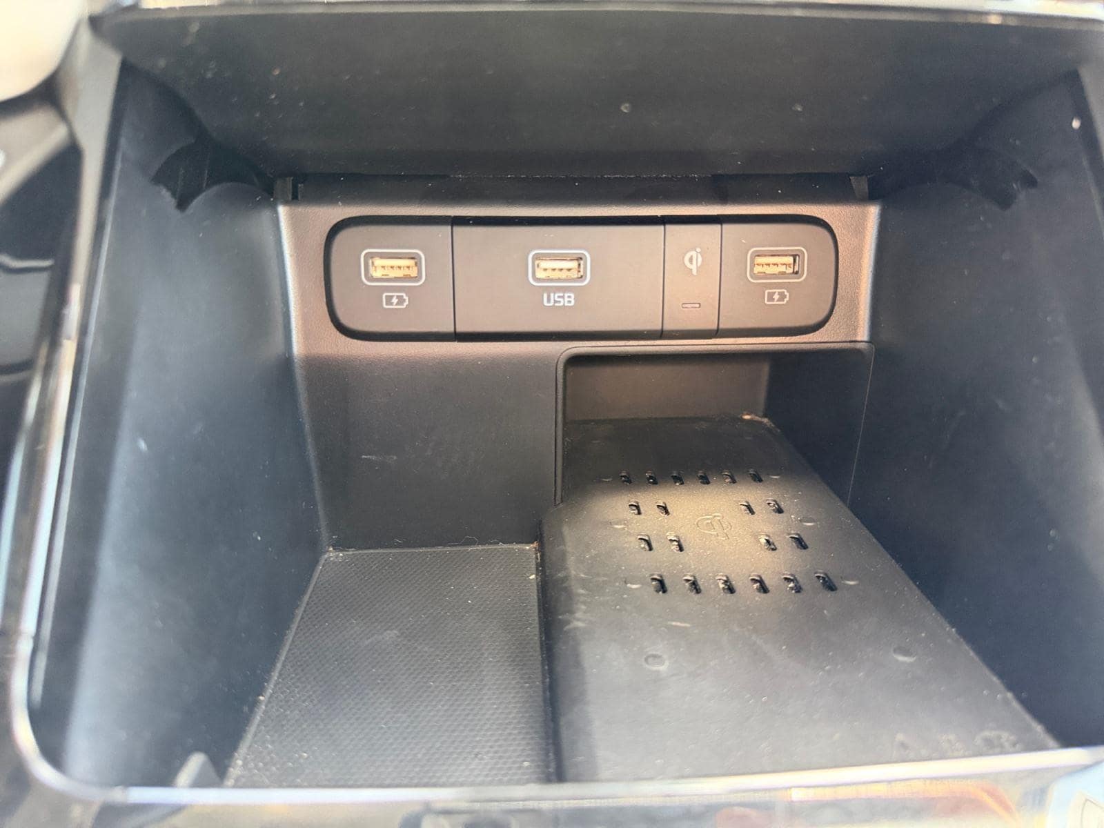 2023 Kia Sorento SX Prestige Hybrid AT 4WD's photo