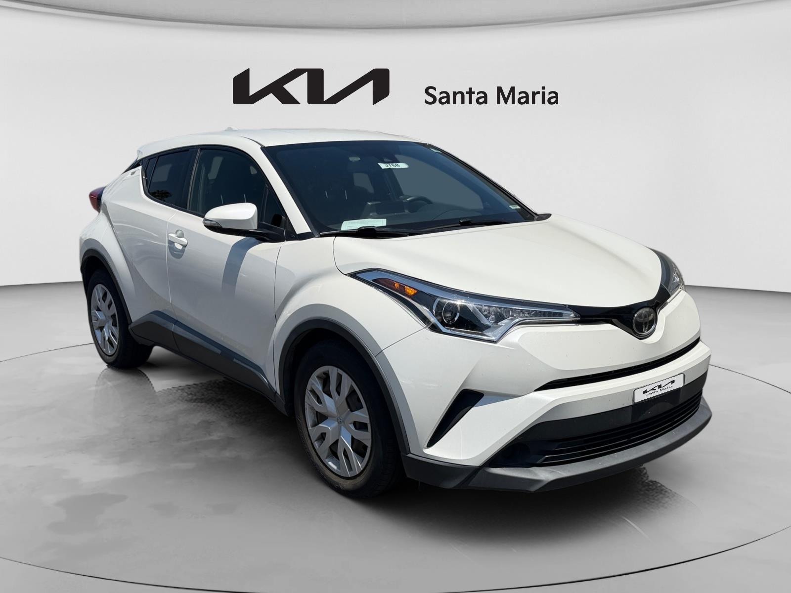2019 Toyota C-HR LE's photo