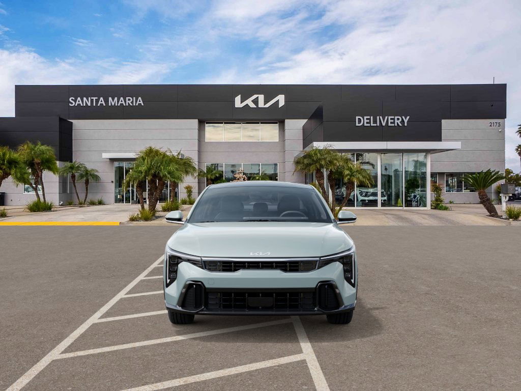 2025 Kia K4 GT-Line photo 2