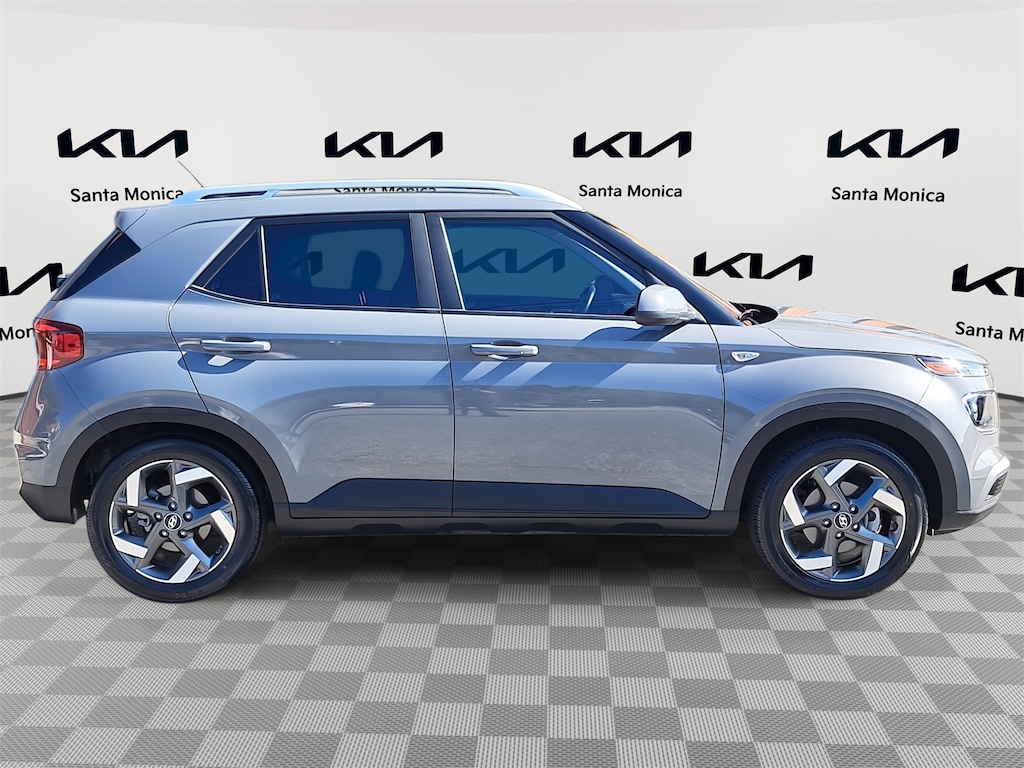 Used 2023 Hyundai Venue SEL SUV