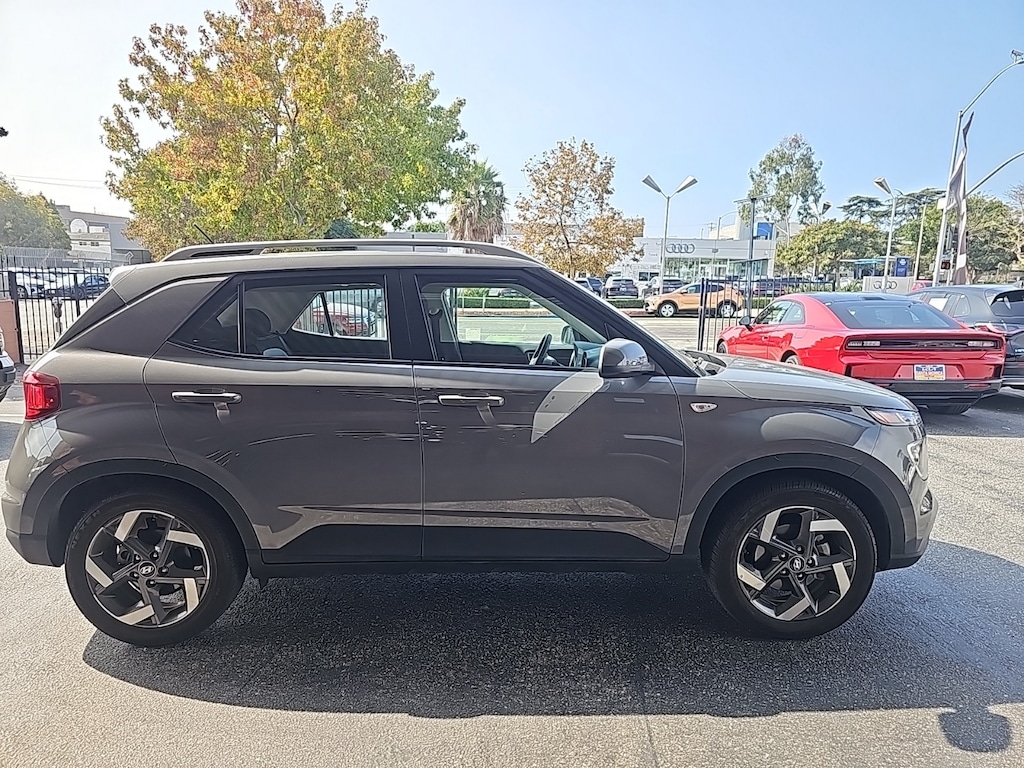 Used 2023 Hyundai Venue SEL SUV