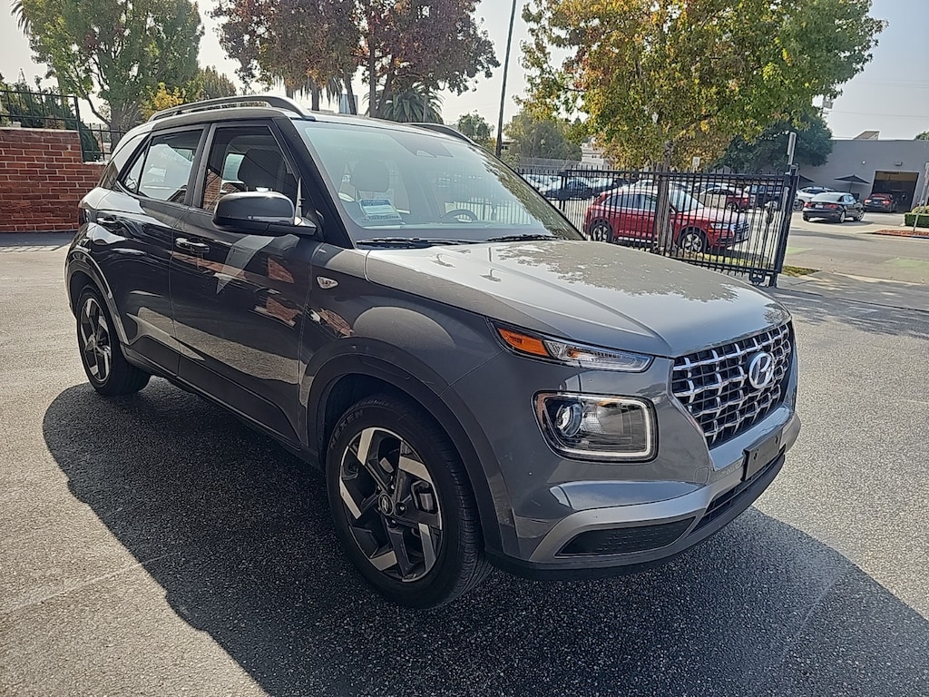Used 2023 Hyundai Venue SEL SUV