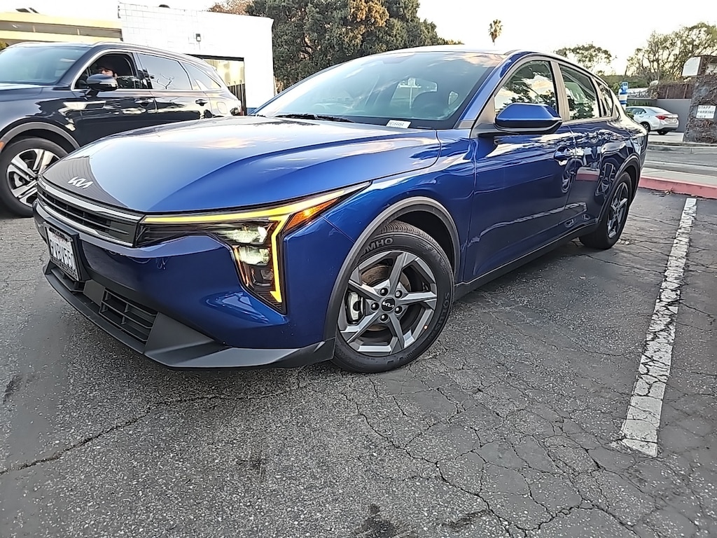 New 2025 Kia K4 LXS Sedan