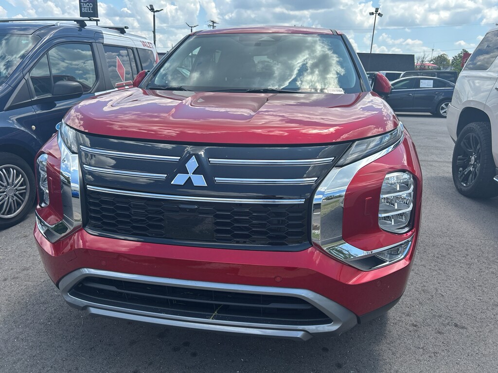 Used 2025 Mitsubishi Outlander SE Sport Utility