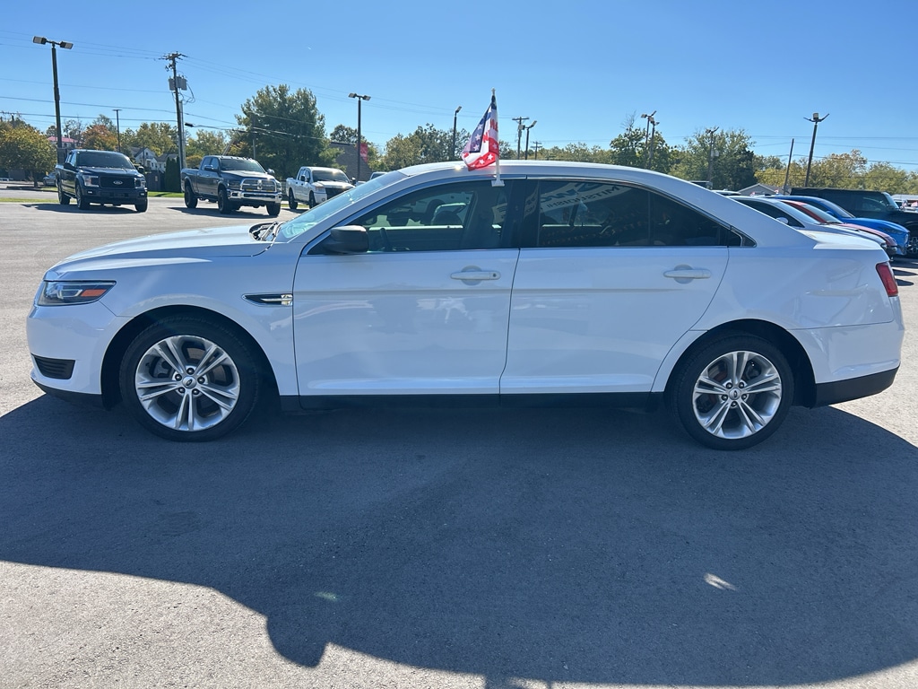 Used 2017 Ford Taurus SE Sedan