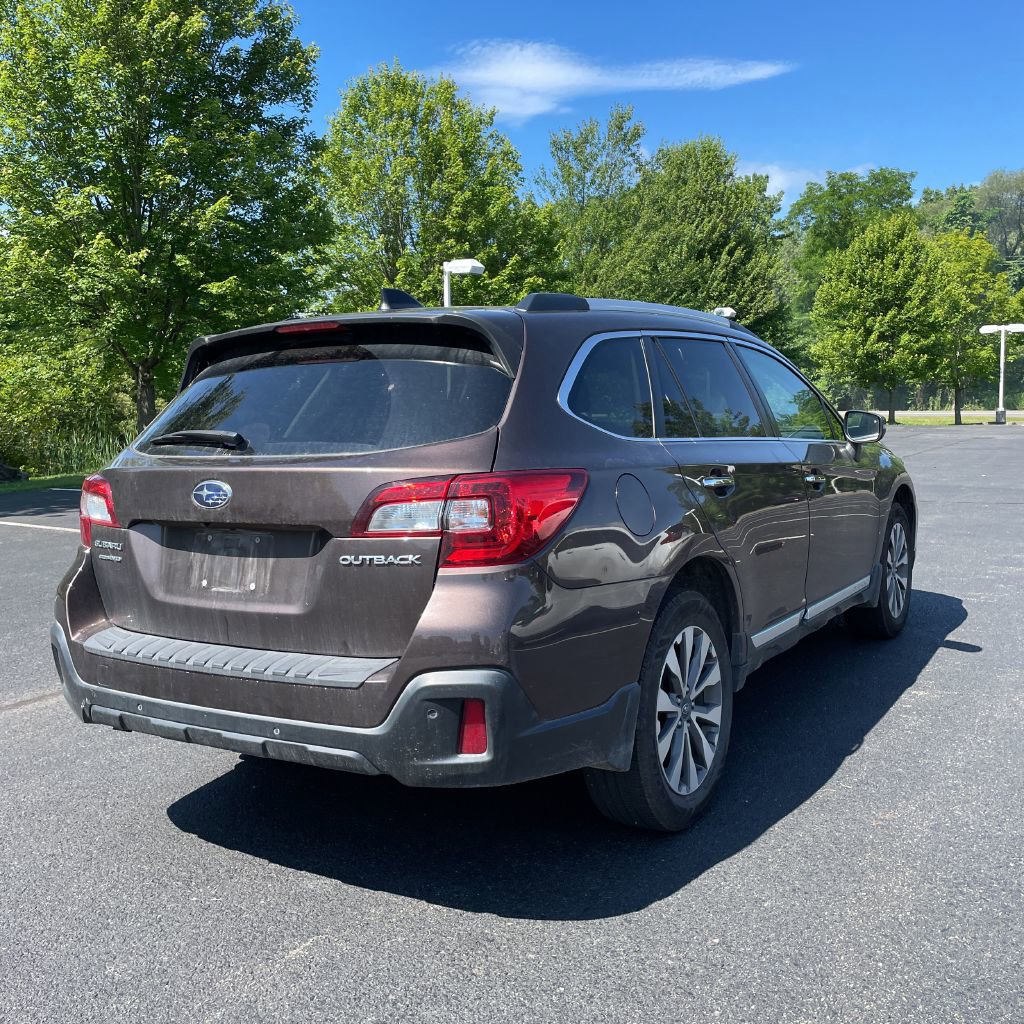 2019 Subaru Outback 2.5i Touring photo 2