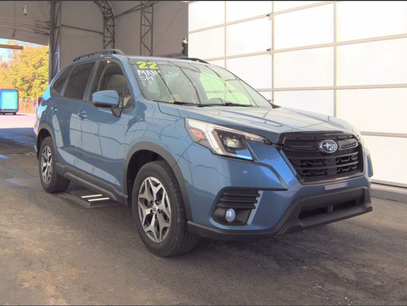 2022 Subaru Forester Premium photo 3