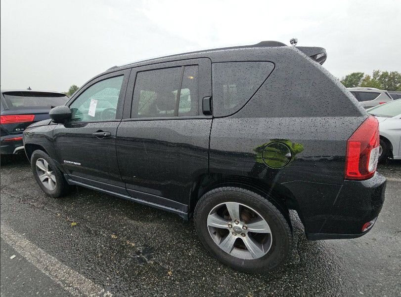 2016 Jeep Compass Latitude photo 2