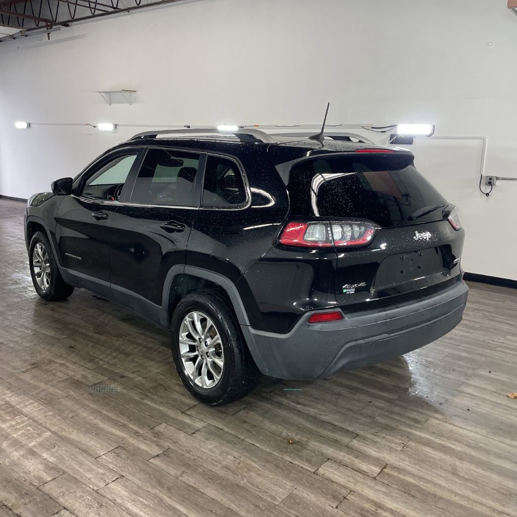 2019 Jeep Cherokee Latitude photo 2