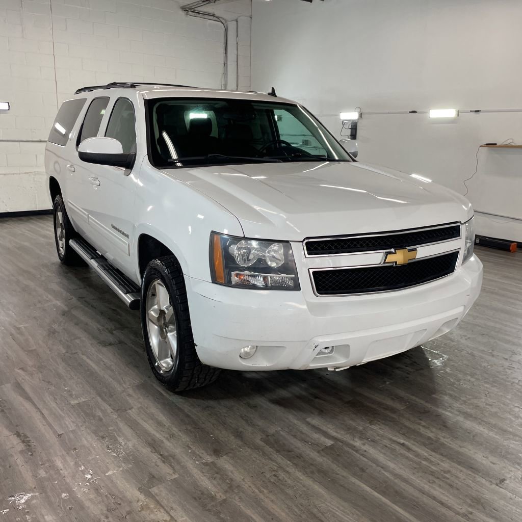 2013 Chevrolet Suburban 1500 LT photo 4
