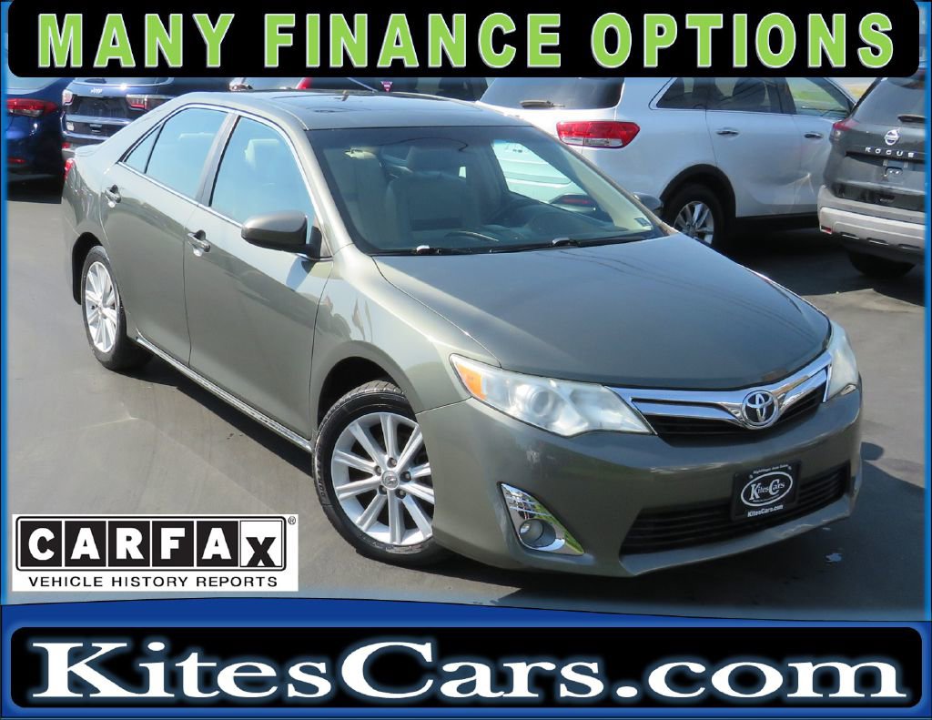 2013 Toyota Camry XLE photo 2