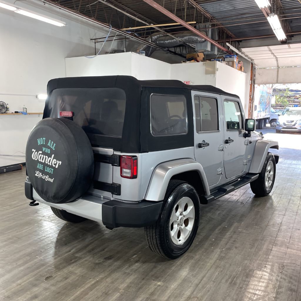 2015 Jeep Wrangler Unlimited Sahara photo 3