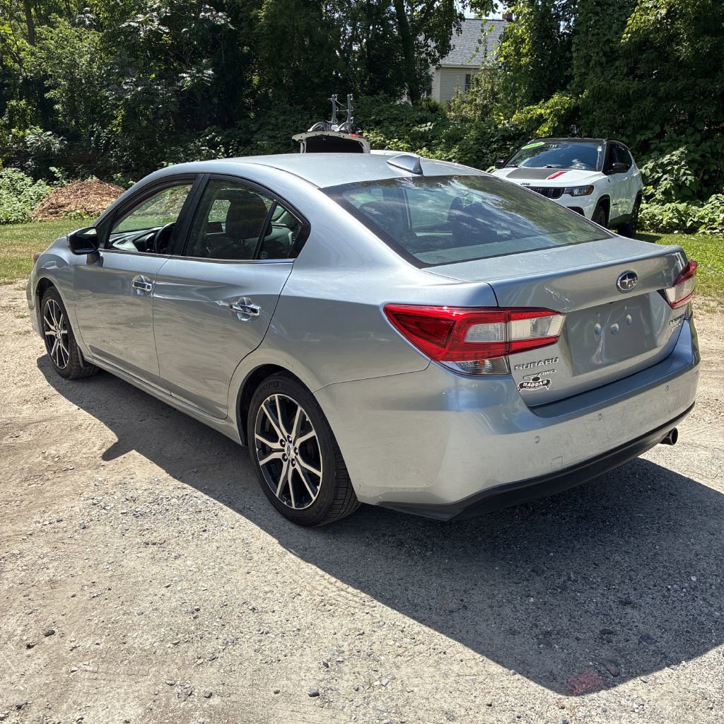 2017 Subaru Impreza 2.0i Limited photo 3