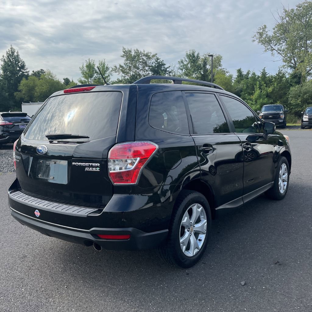 2015 Subaru Forester 2.5i Premium photo 2