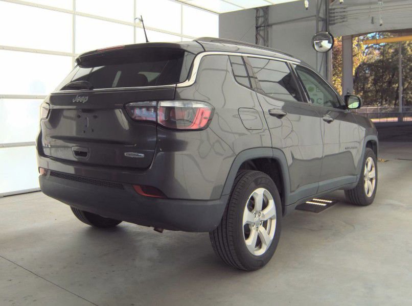 2019 Jeep Compass Latitude photo 2