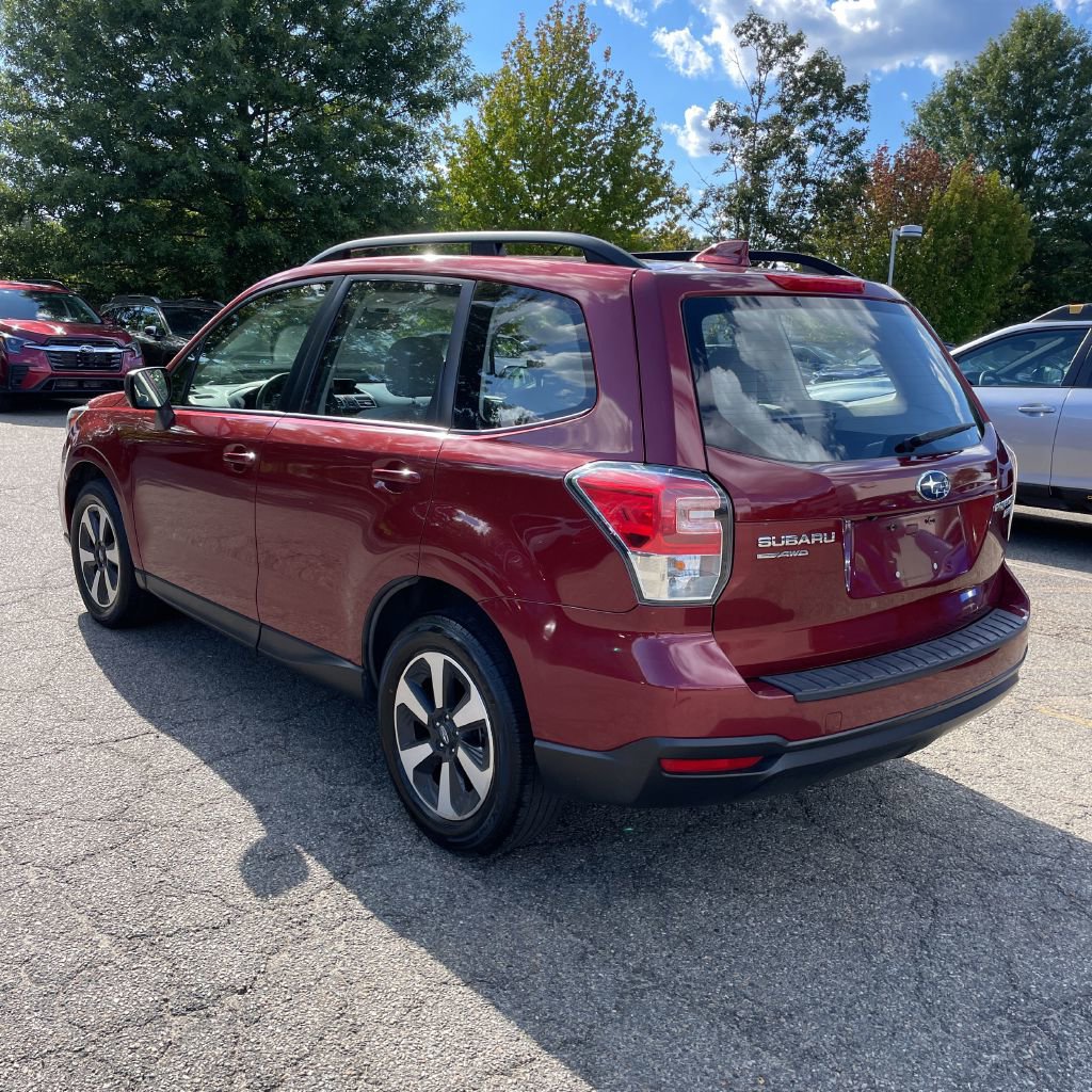 2017 Subaru Forester 2.5i photo 2