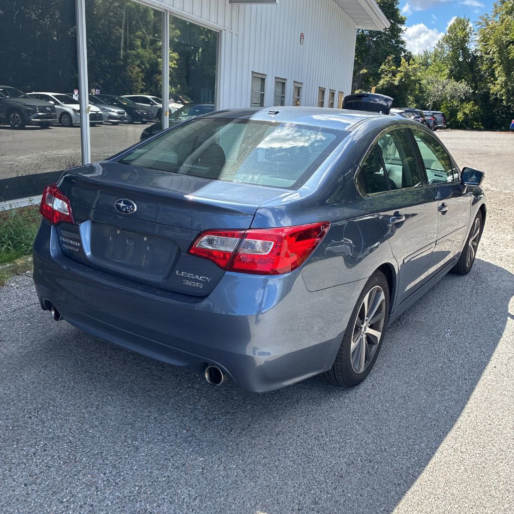 2015 Subaru Legacy 3.6R Limited photo 2