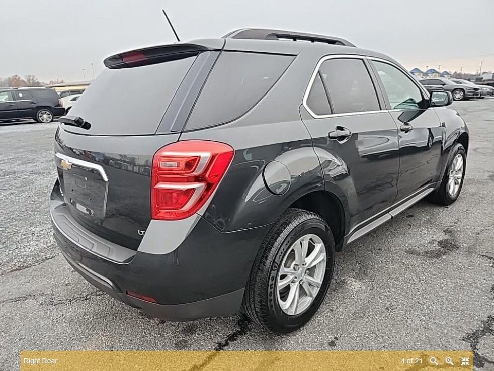 2017 Chevrolet Equinox LT photo 2