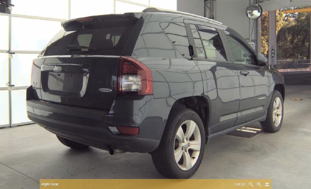 2016 Jeep Compass Latitude photo 2