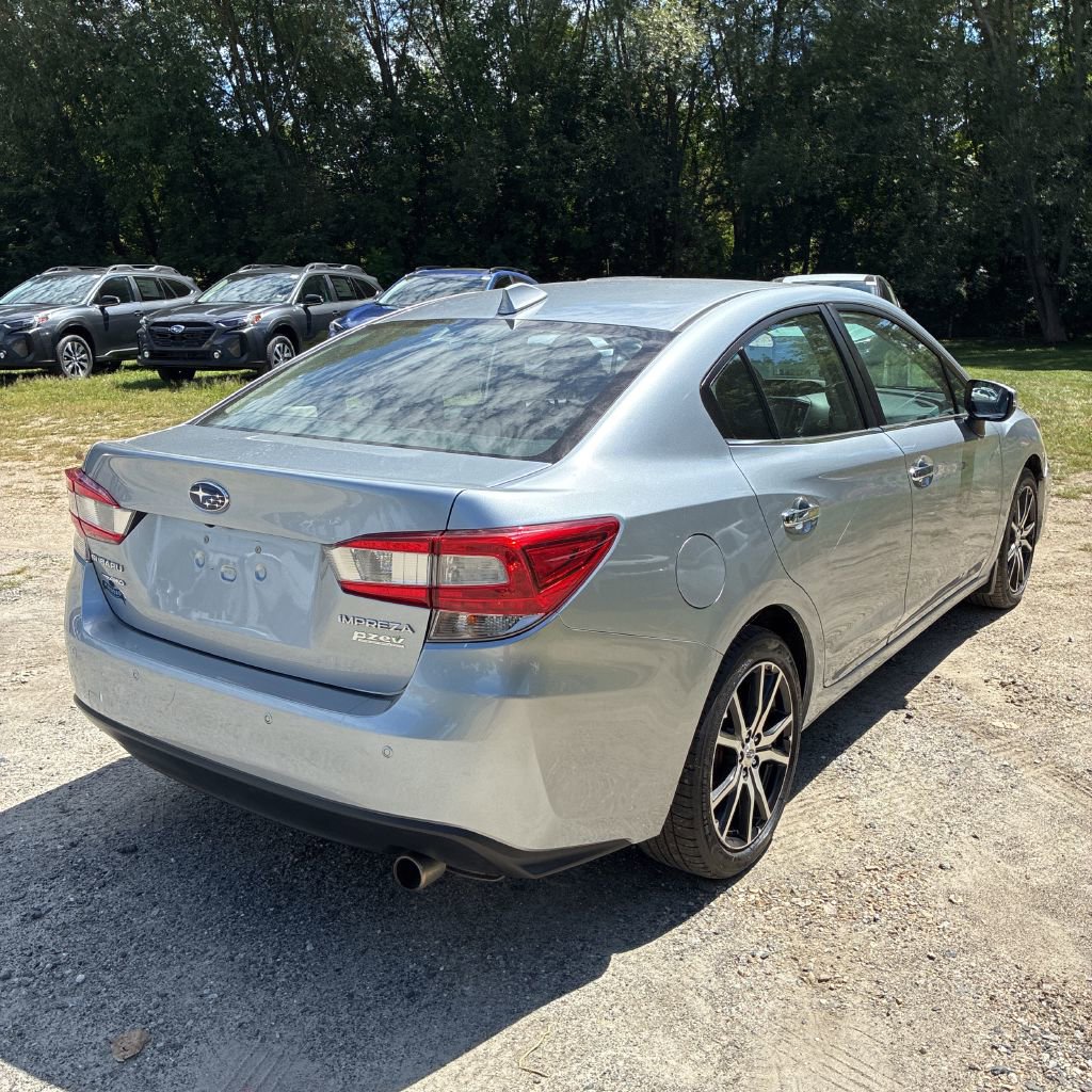 2017 Subaru Impreza 2.0i Limited photo 2