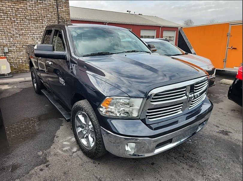 2014 Ram 1500 SLT photo 3